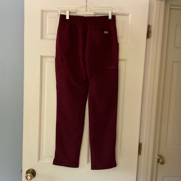 FIGS Yola Skinny Scrub Pants High Waisted Burgundy Red Size XSP Petite NWT - Picture 2 of 3